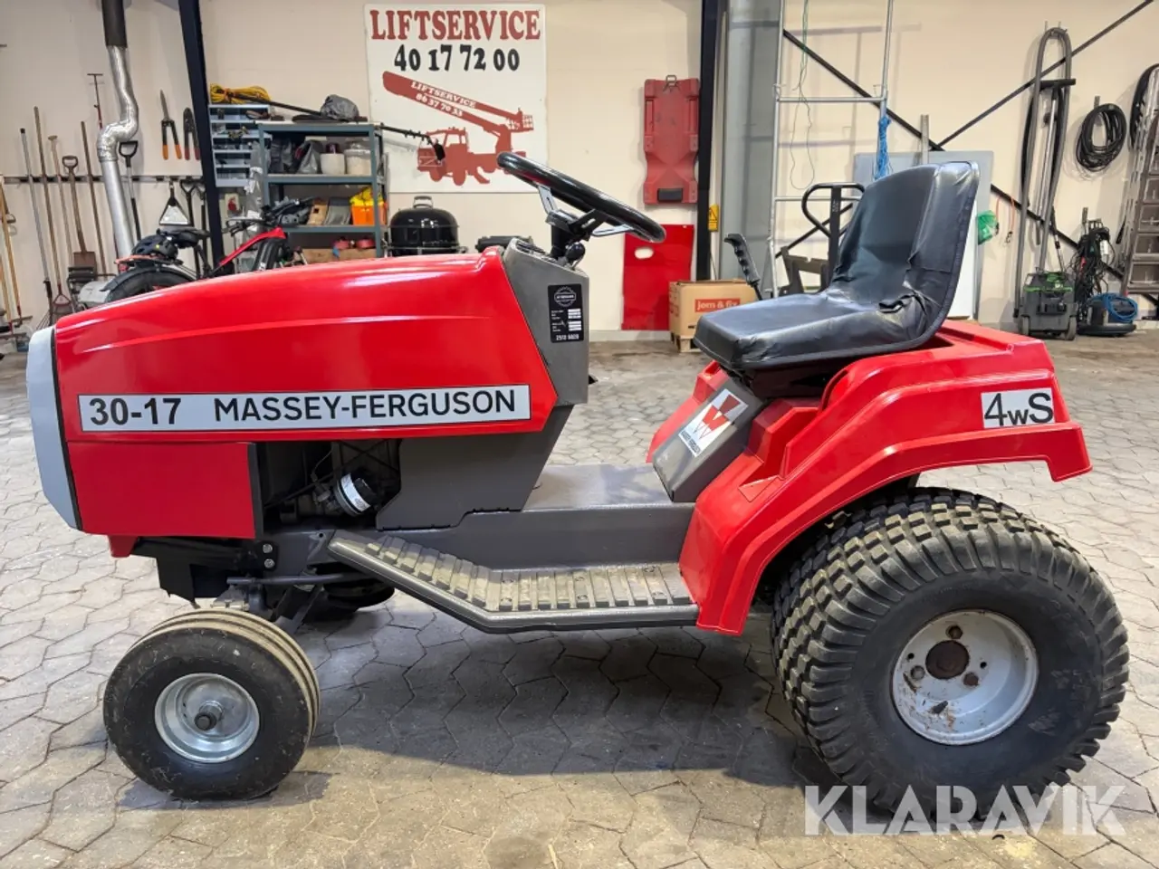 Billede 3 - Redskabsbærer Massey-Ferguson 30-17 med kost