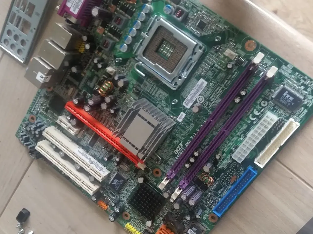 Billede 2 - bundkort fra Acer Aspire M5600 (defekt)