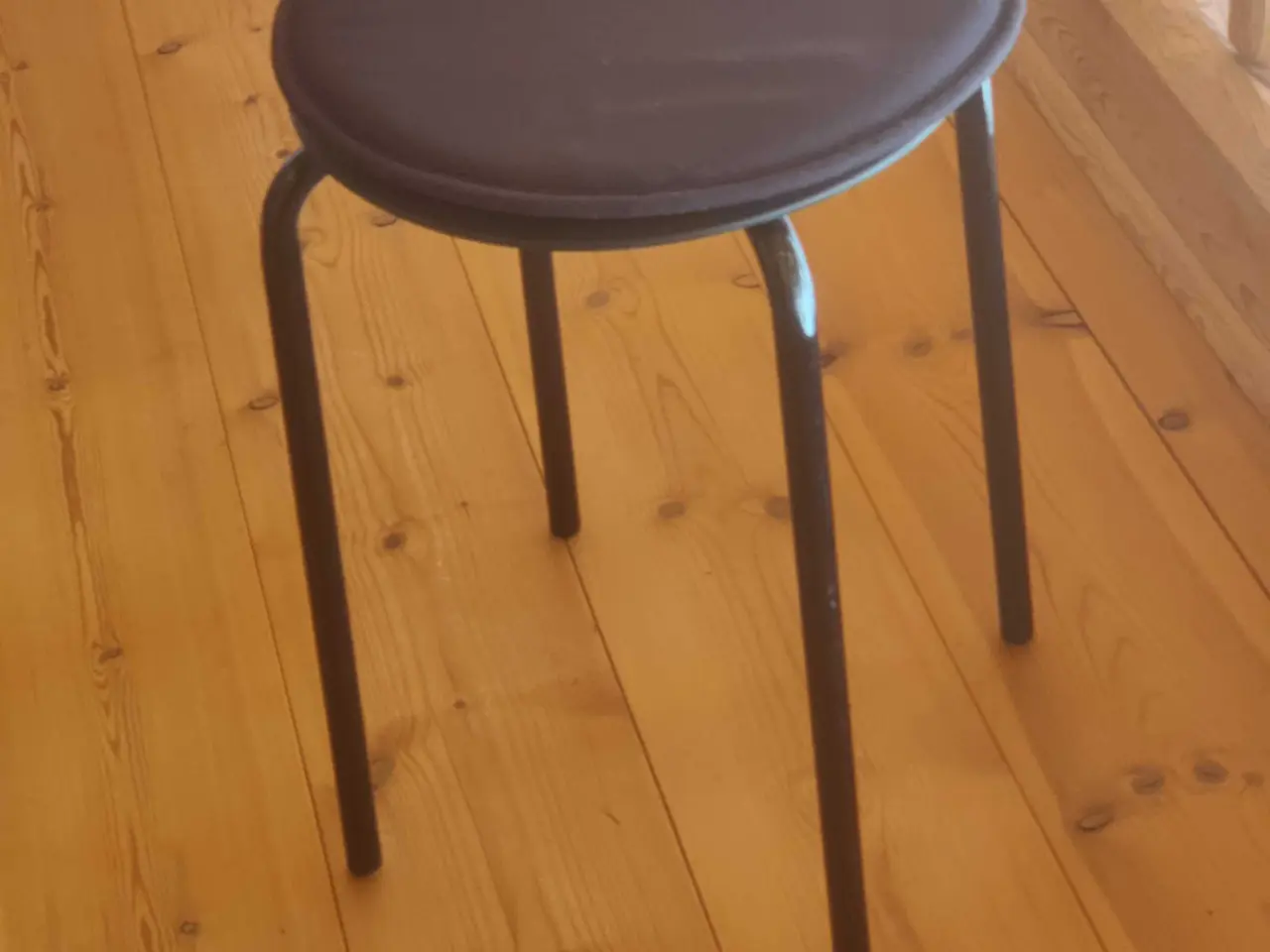 Billede 6 - Skrivebord, 2 skamler og kontorstol