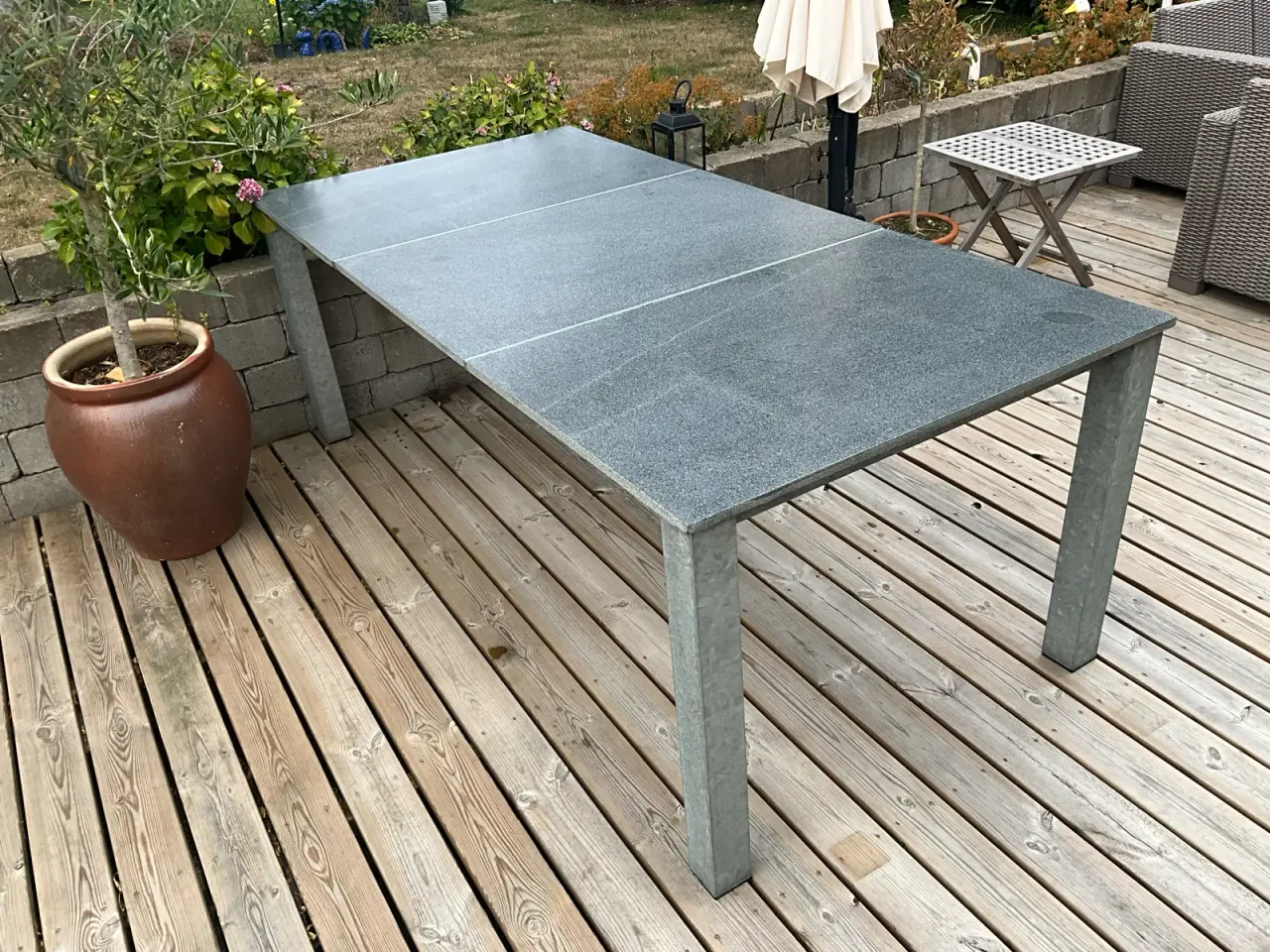 Billede 3 - med granitbordplade, Solidt og vedligeholdelsesfri