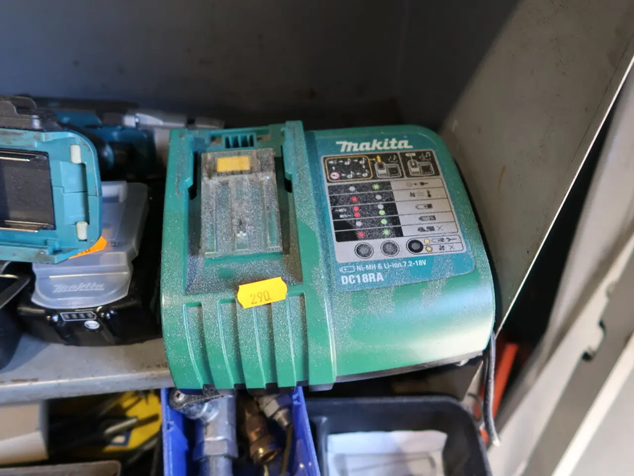 Billede 4 - Akku bore/skruemaskine MAKITA med batteri og 2 stk. ladere