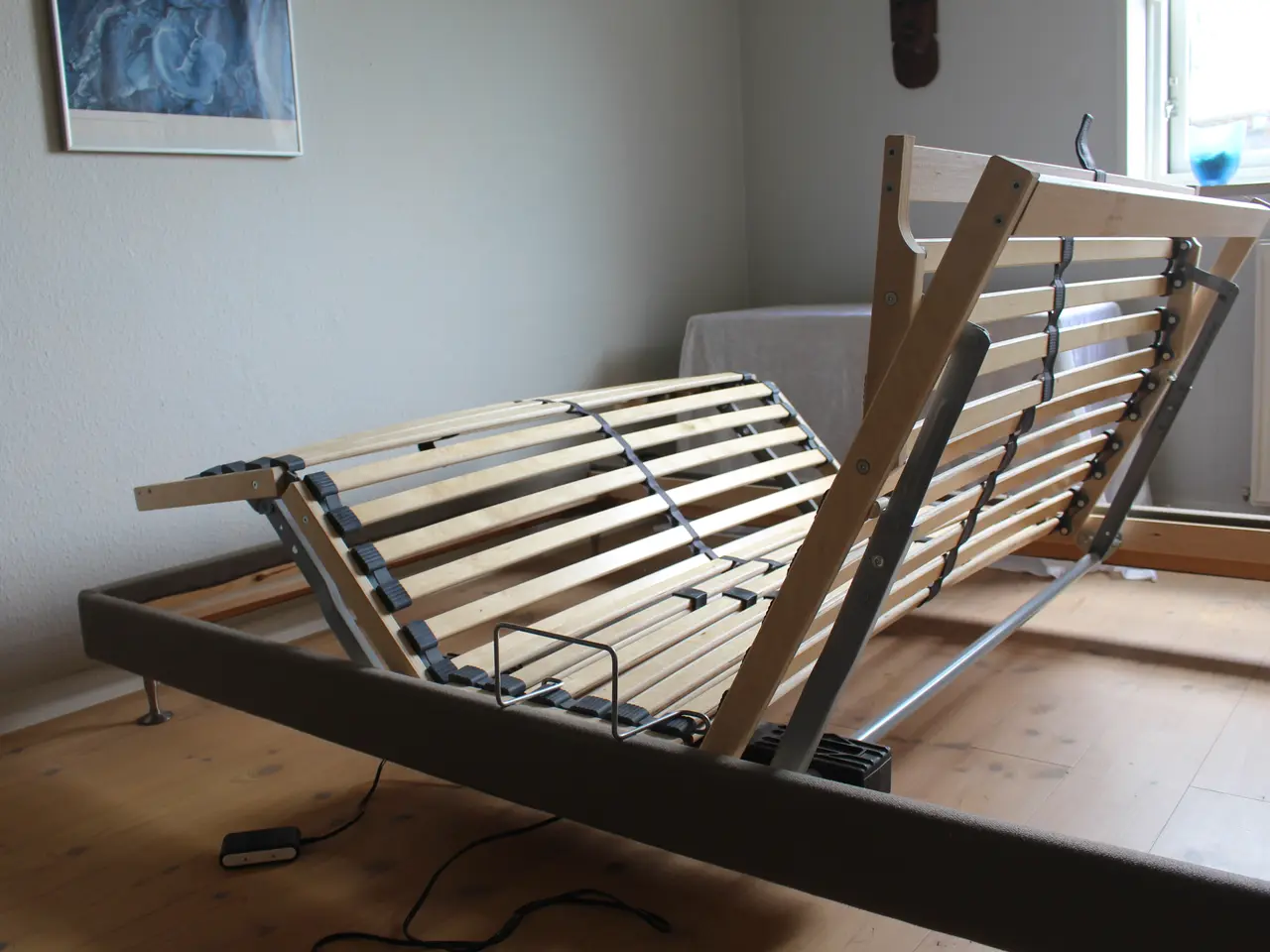 Billede 7 - Elevationsseng 140*200*45cm sælges uden topmadras.
