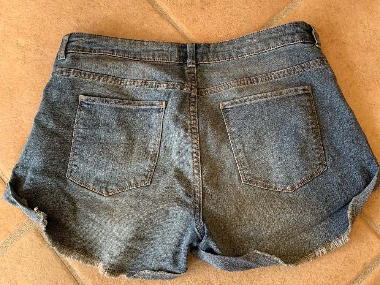 Billede 2 - H&M denim shorts str.38
