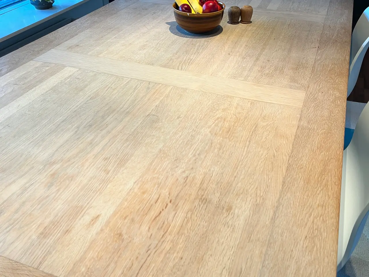 Billede 2 - Massivt egetræsbord 220x100 – sæbebehandlet, flot