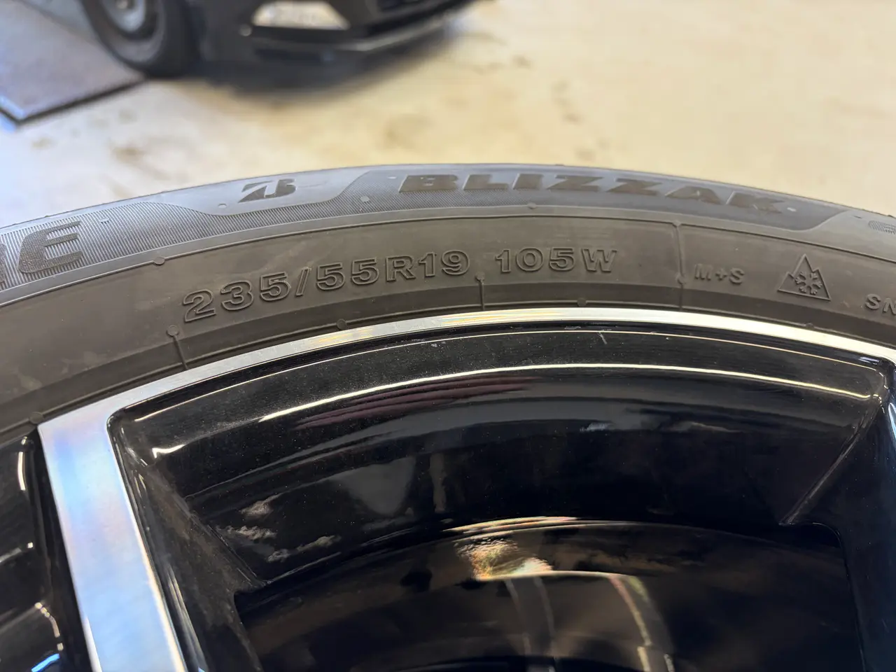 Billede 5 - Orig. Nissan Ariya vinterdæk 19” alufælge
