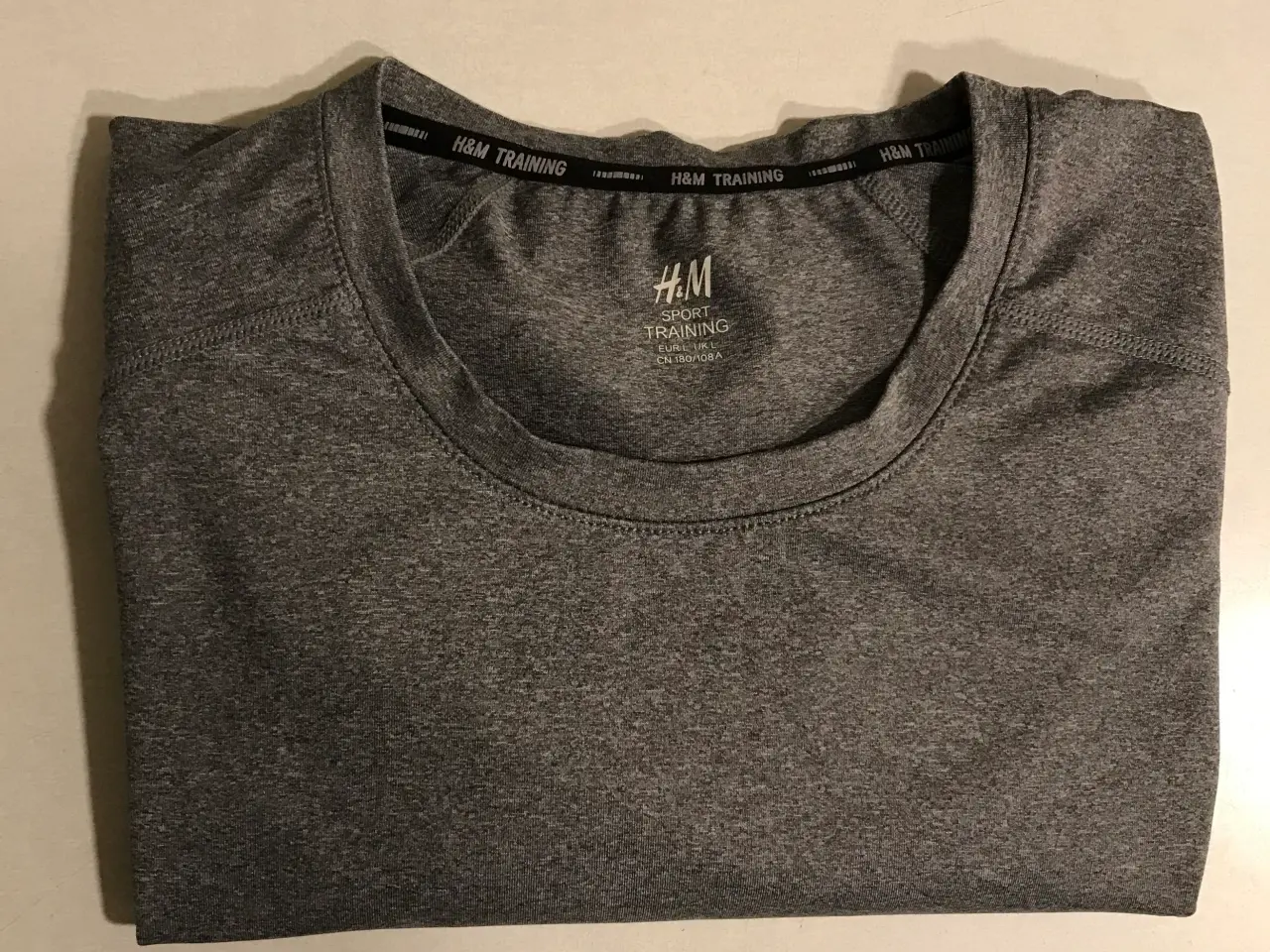 Billede 4 - Trænings t-shirt fra H&M
