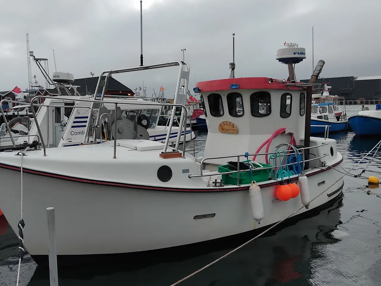 Billede 1 - fiskebåd og motorbåd