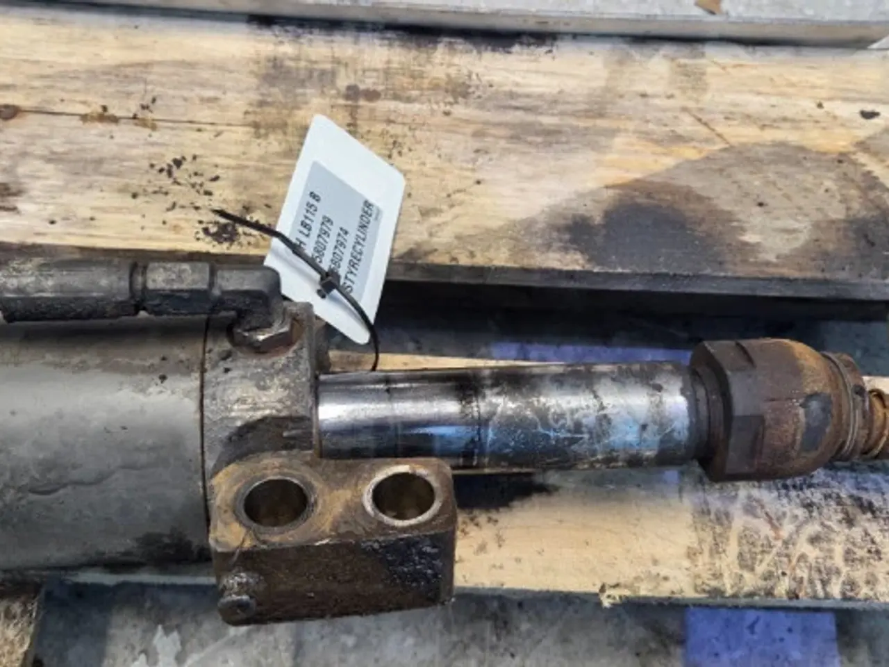 Billede 14 - New Holland LB115B Styrecylinder 85807979