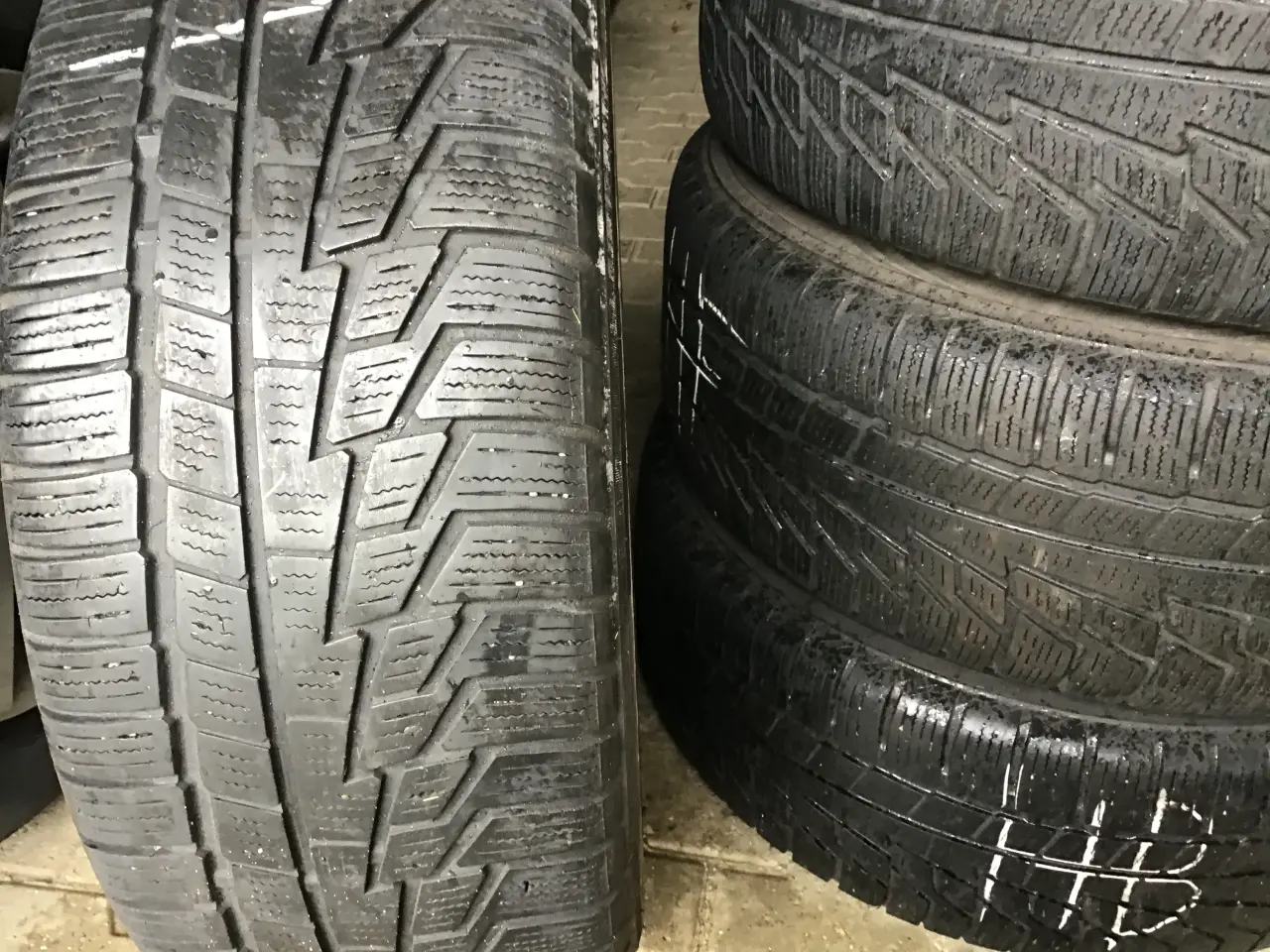 Billede 1 - Vinterdæk 4 Stk. Nokian på stålfælge 235/60 R16