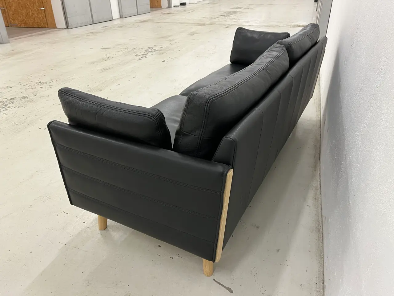 Billede 8 - Horisont BD 3 Pers.Sofa i sort semianilin læder.