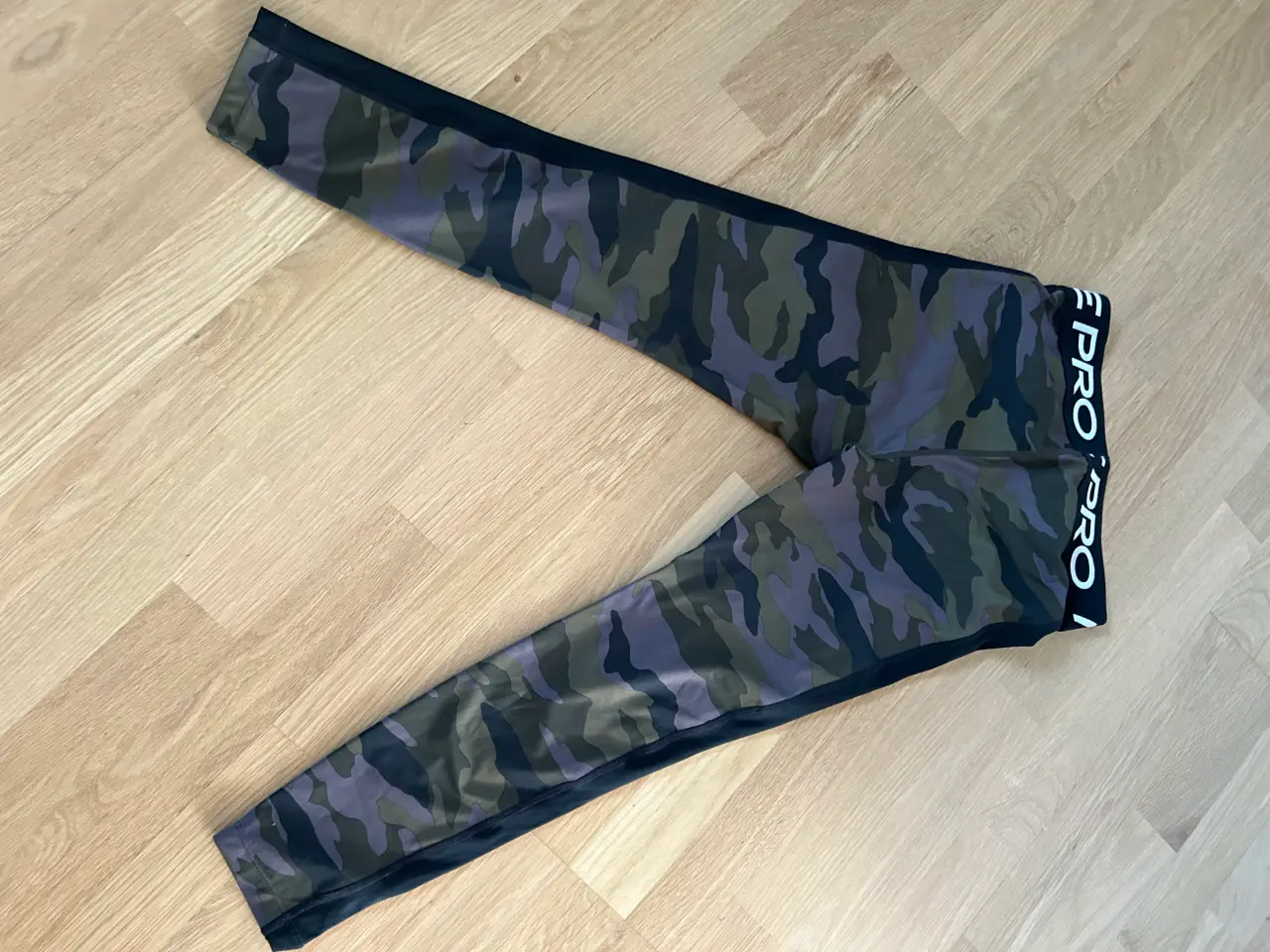Billede 2 - Nike trænings bukser el. shorts