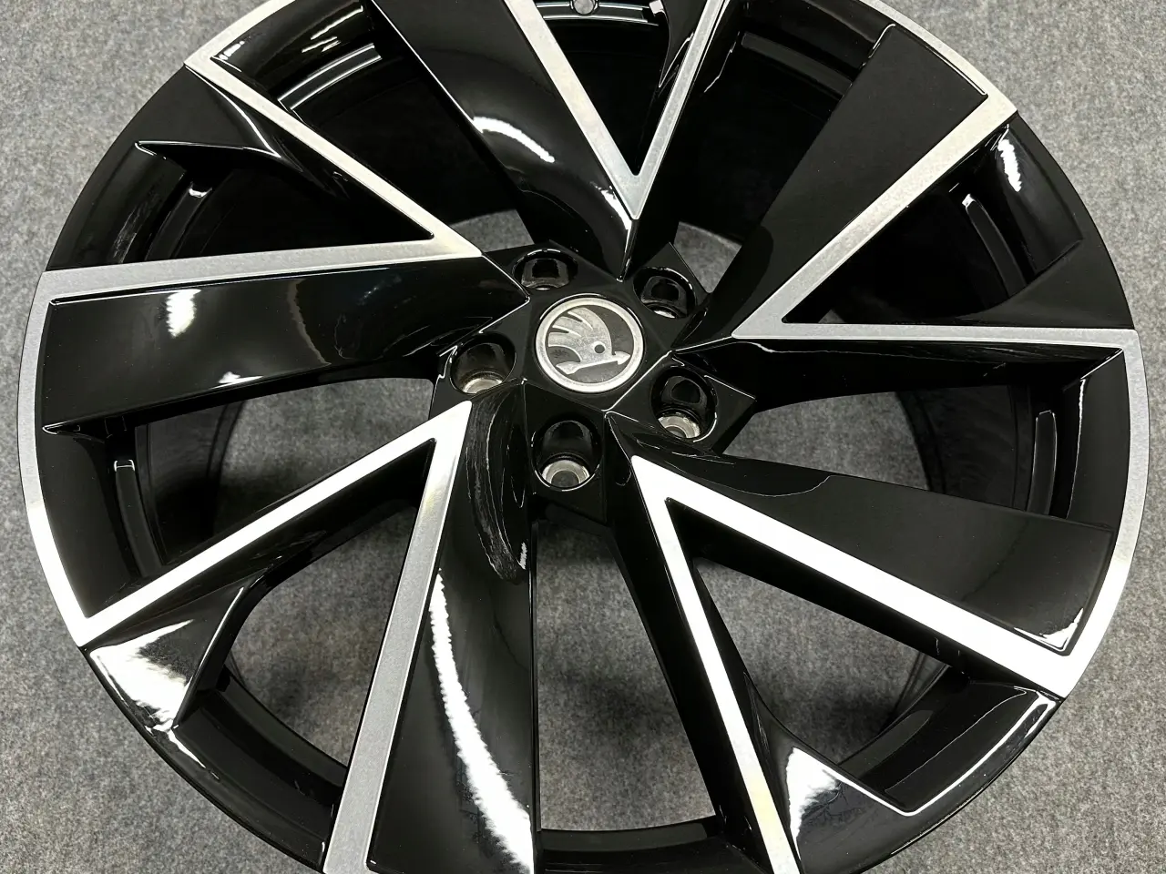 Billede 1 - SKODA ENYAQ 5L0 VEGA 20 8j og 9j x 20' 5x112