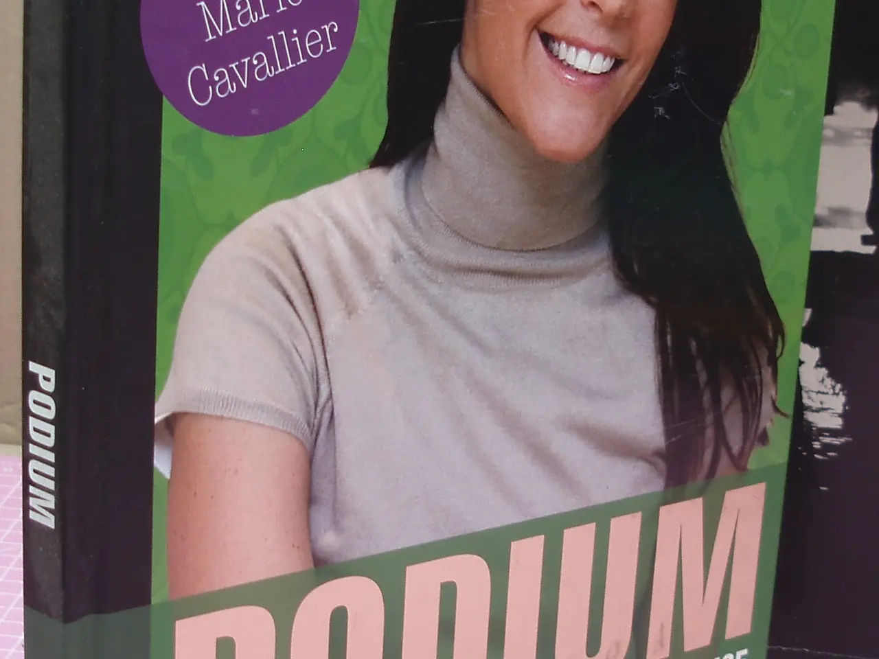 Billede 2 - Podium; Mode og livsstil i Europas Kongehuse