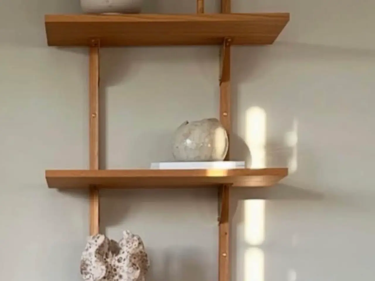 Billede 1 - Ferm Living Sector Shelf - Triple.  Eg/messing