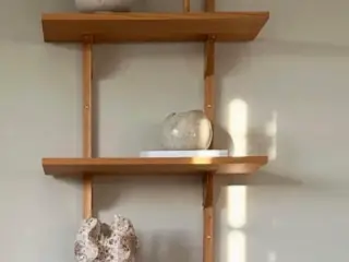Ferm Living Sector Shelf - Triple. Eg/messing