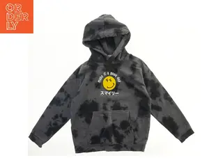 Hættetrøje med smiley design fra H&M (str. 152)