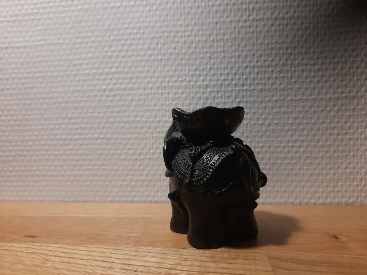 Billede 4 - Flot elefantfigur – flot dekoreret ( ca 8 cm)