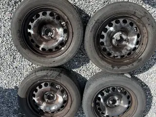 4 stk. 16” stålfælge med sommerdæk sælges.