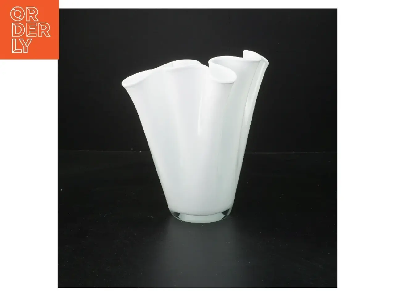 Billede 1 - Hvid vase (str. 19x20 cm)