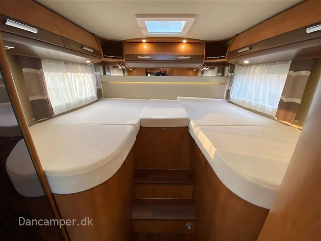 Billede 13 - 2016 - Carthago c-tourer T143 LE Luksus camper - med enkeltsenge og automatgear.