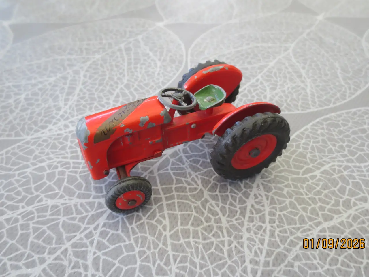 Billede 2 - 1 stk Modeltraktor Tekno Ferguson og Harve
