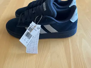 Adidas, nye str 42