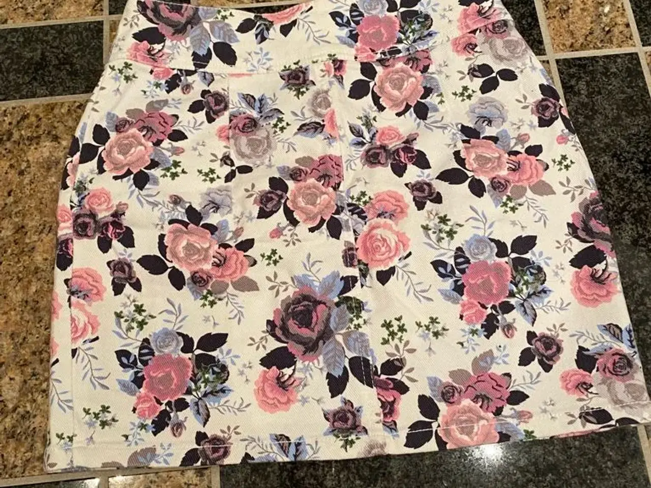 Billede 1 - Smuk blomster nederdel str 34