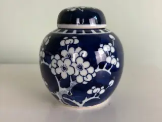 Kinesisk ingefærkrukke i blå og hvid porcelæn med