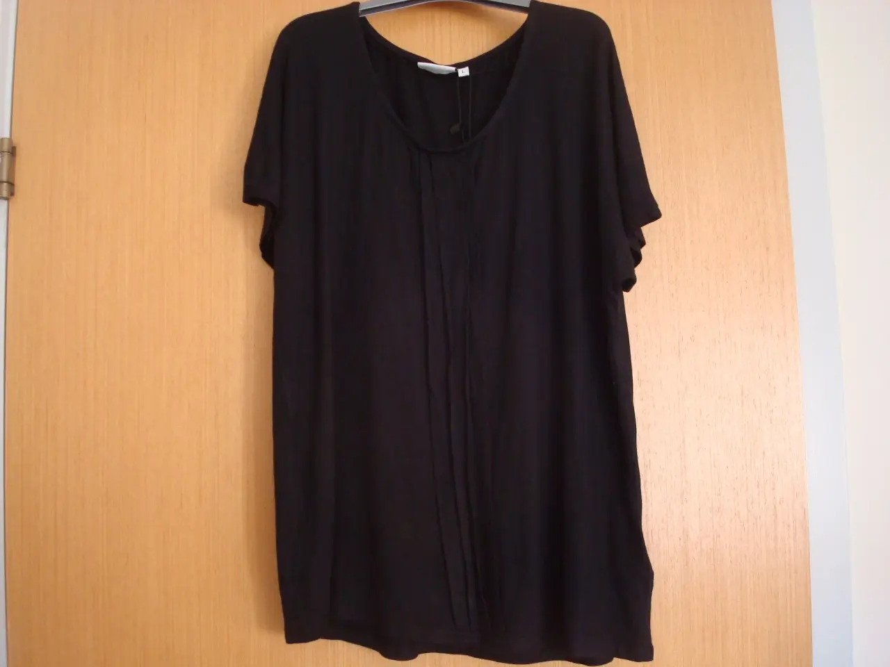 Billede 1 - NY sort t-shirt str. L