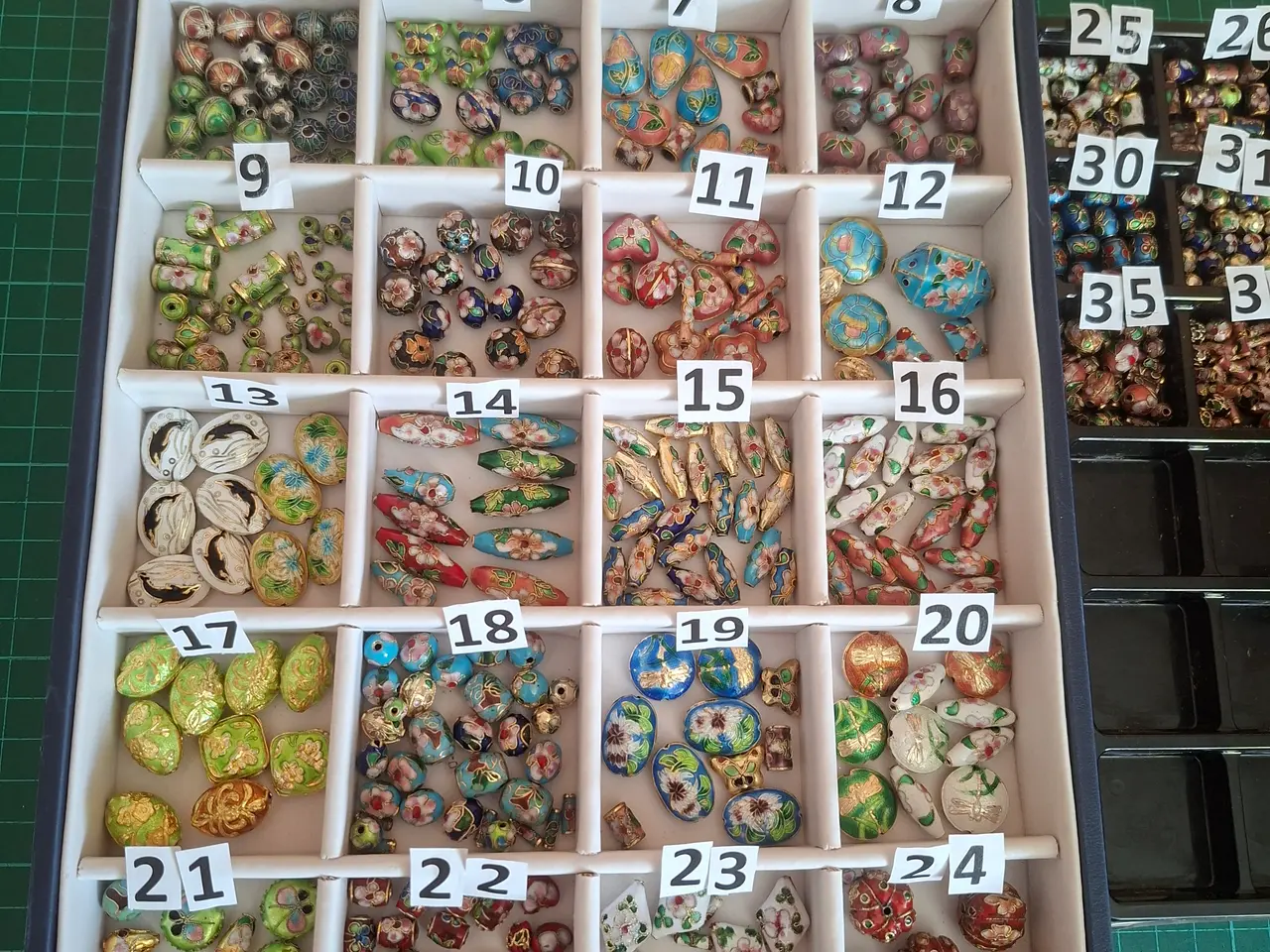 Billede 4 - Diverse Cloisonné perler sælges