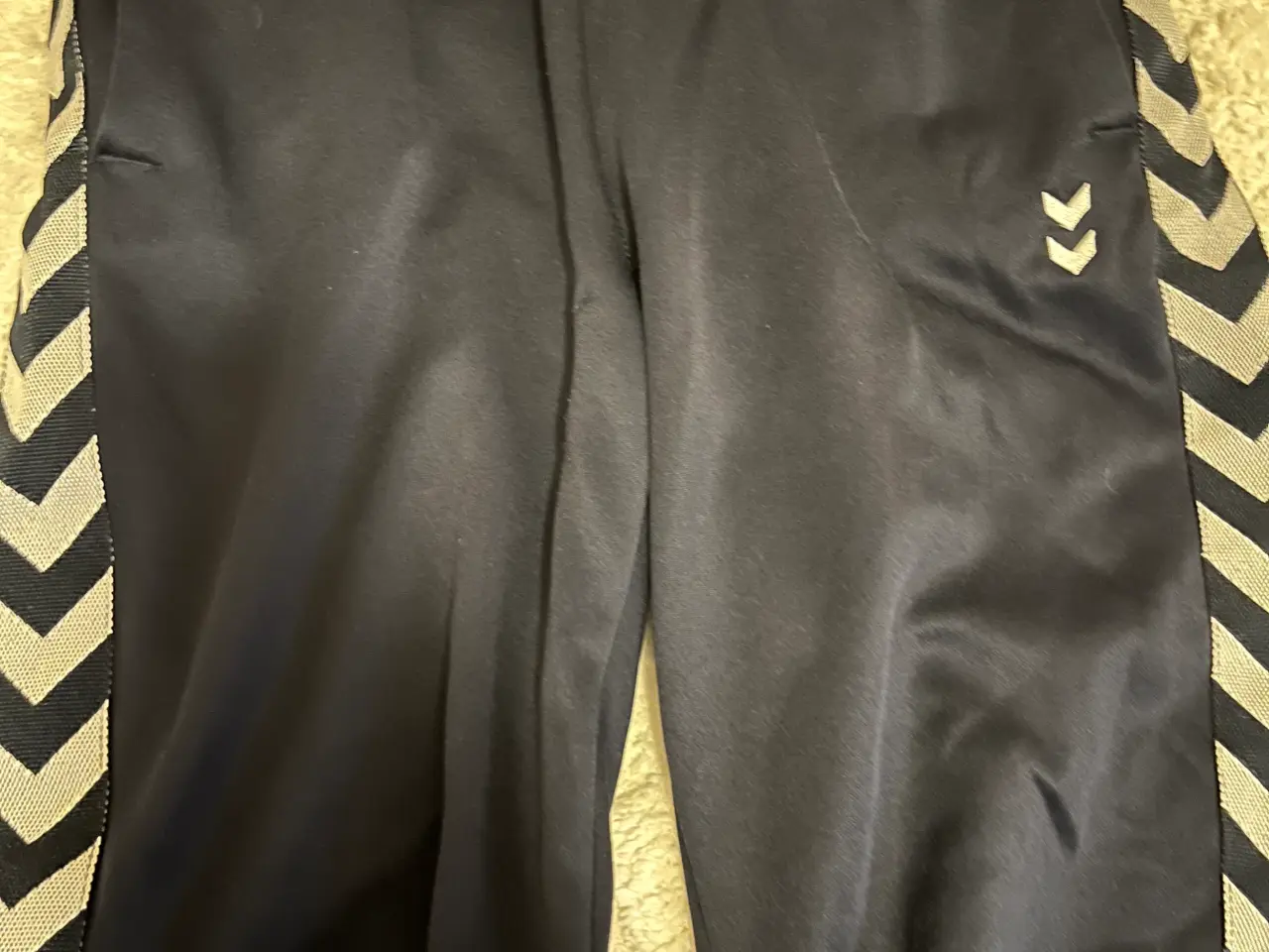 Billede 3 - Joggingbukser fra Hummel. 