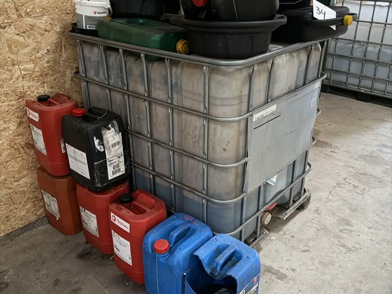 Billede 1 - Spild olie i palletank ca. 200 L