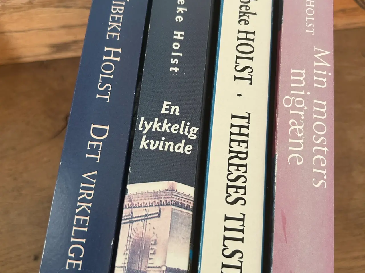 Billede 1 - 4 Bøger af forfatteren Hanne- Vibeke Holst