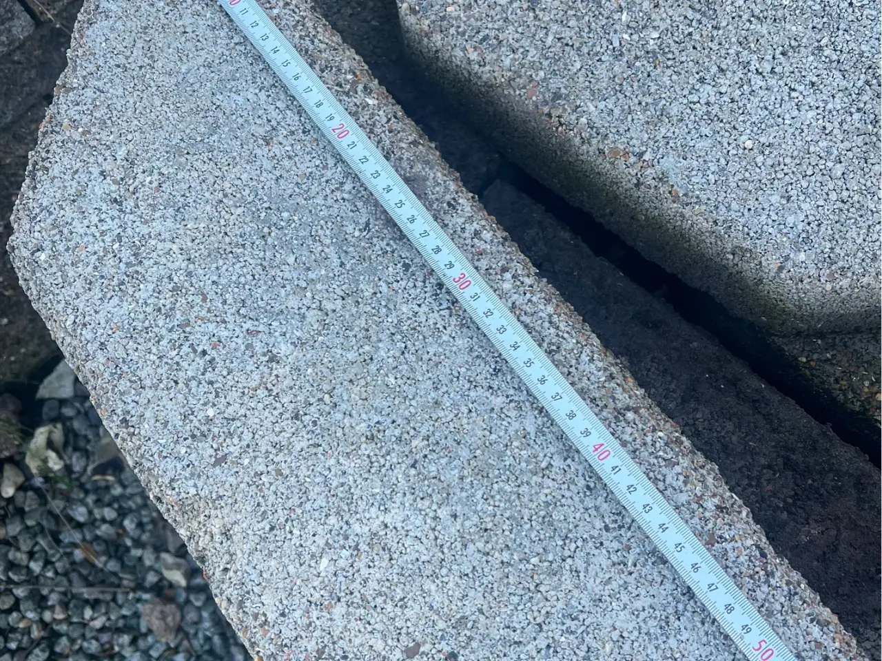 Billede 3 - Knækfliser i beton – 5 kr. pr. stk. – hent selv