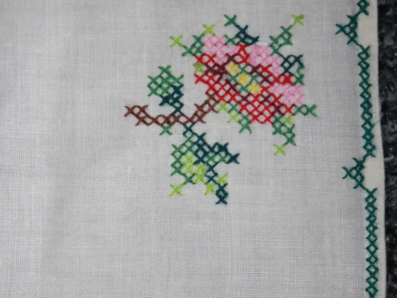 Billede 10 - Lille dug 87 x 87 cm, m. 4 servietter