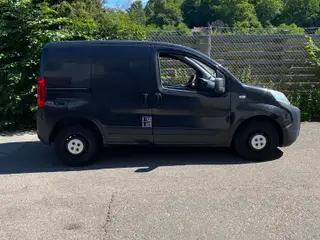 Fin lille gul plade varebil