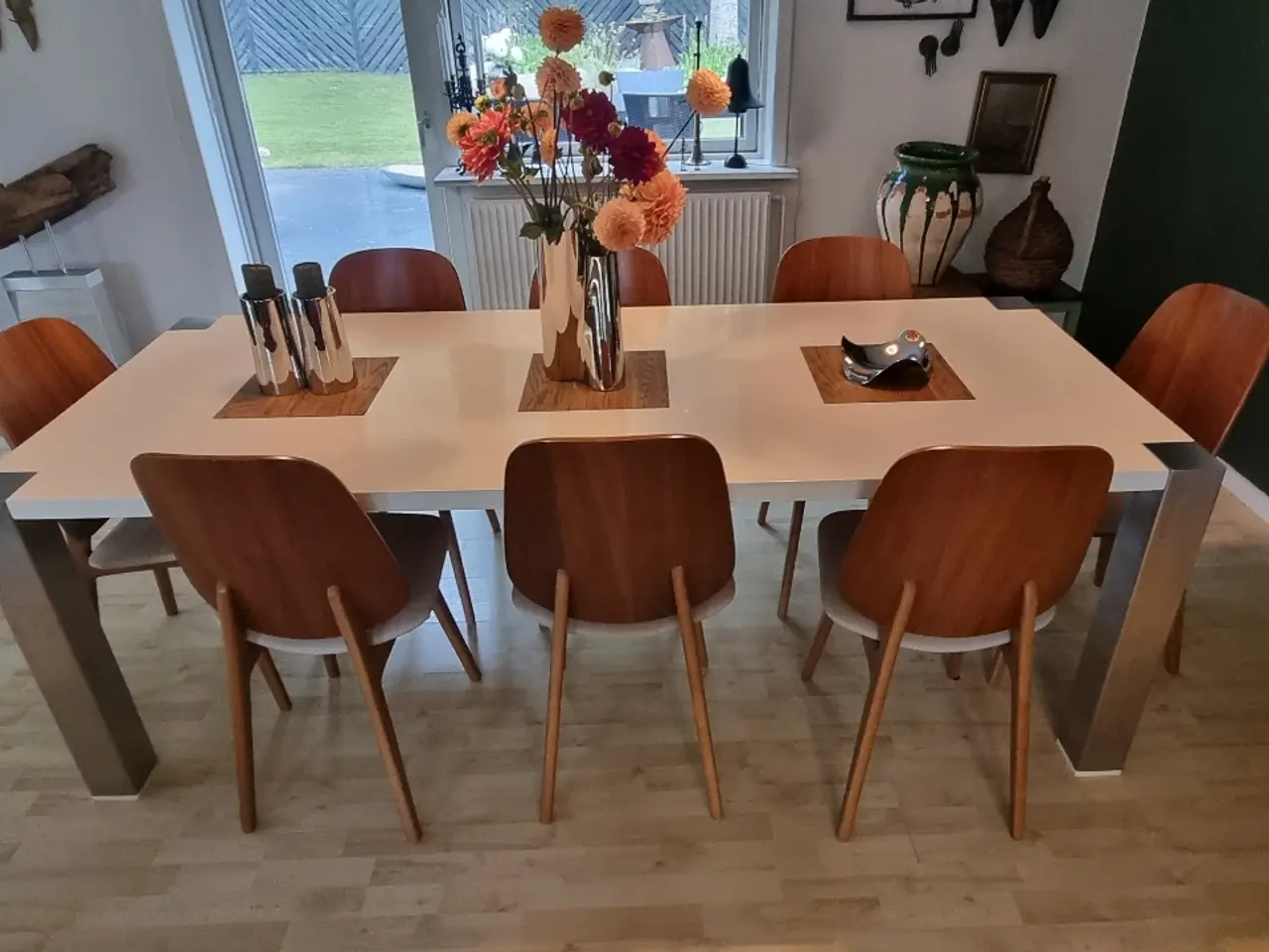 Billede 2 - Spisebord egetræ blank hvid med rustfri ben