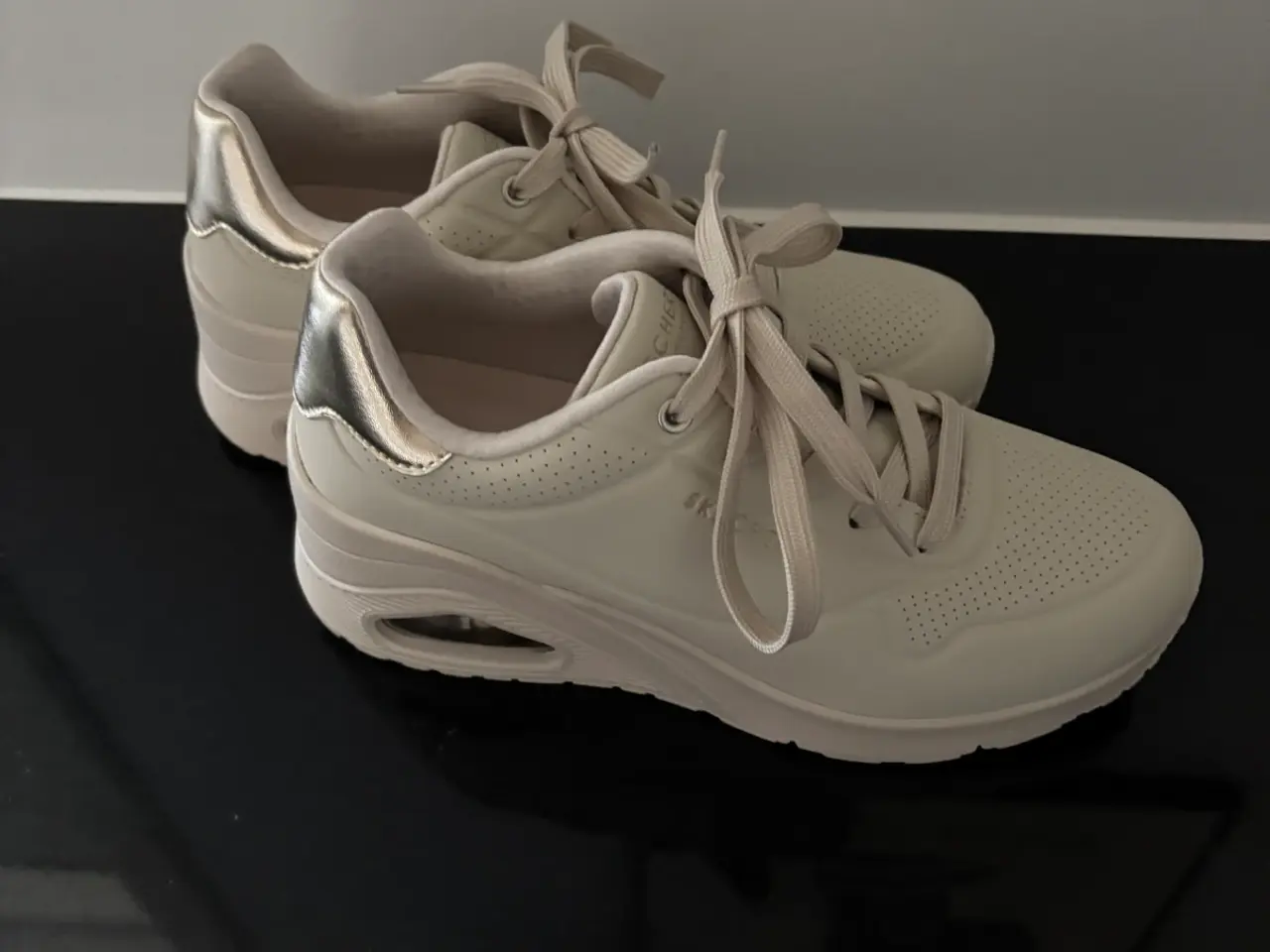 Billede 2 - Sketchers stand on air, str 38