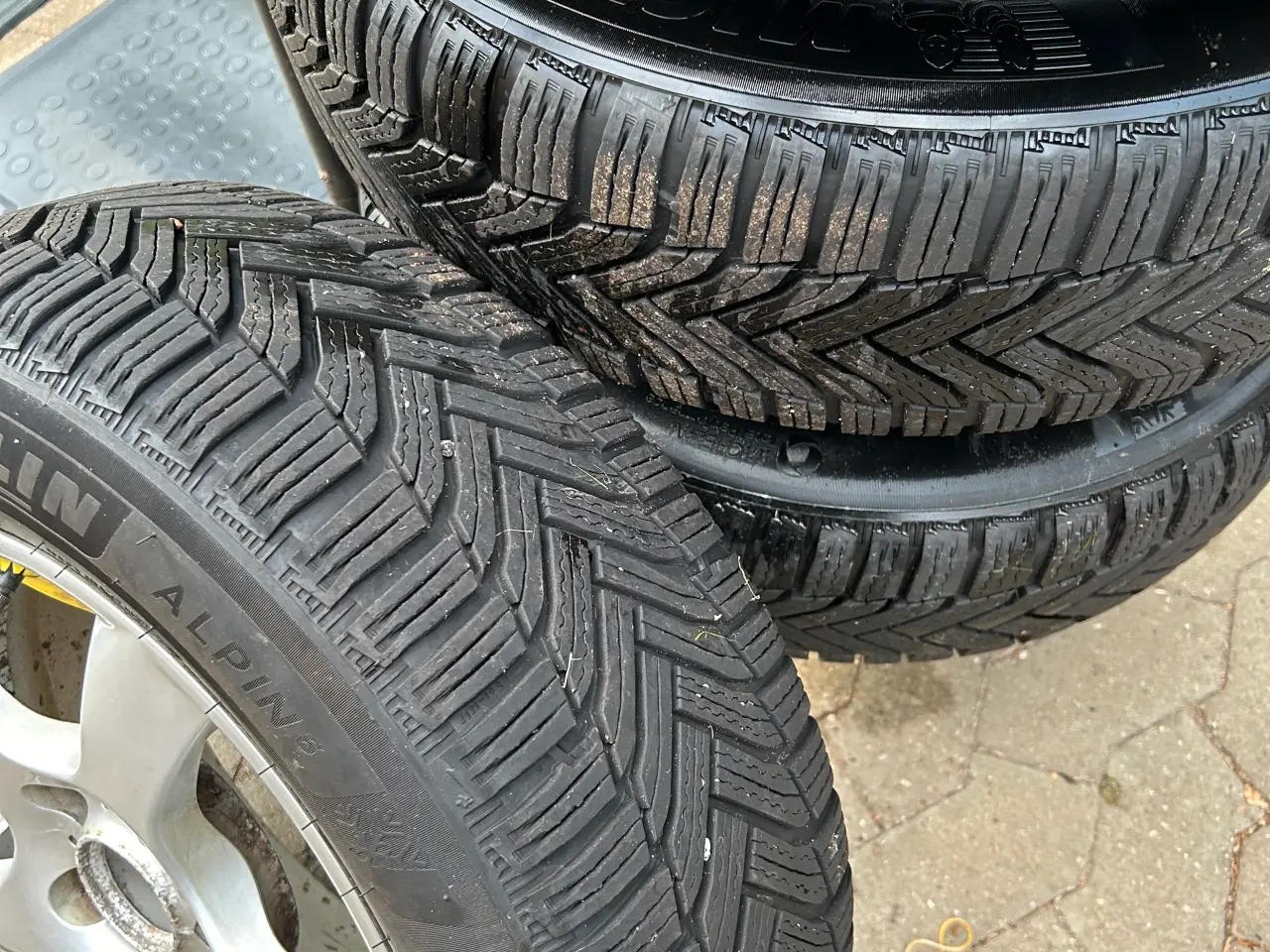 Billede 2 - 17” Michelin Alpine vinterdæk på alufælge sælges