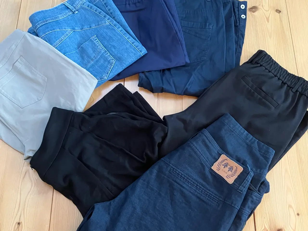 Billede 1 - Shorts, capri, nederdele str. 42