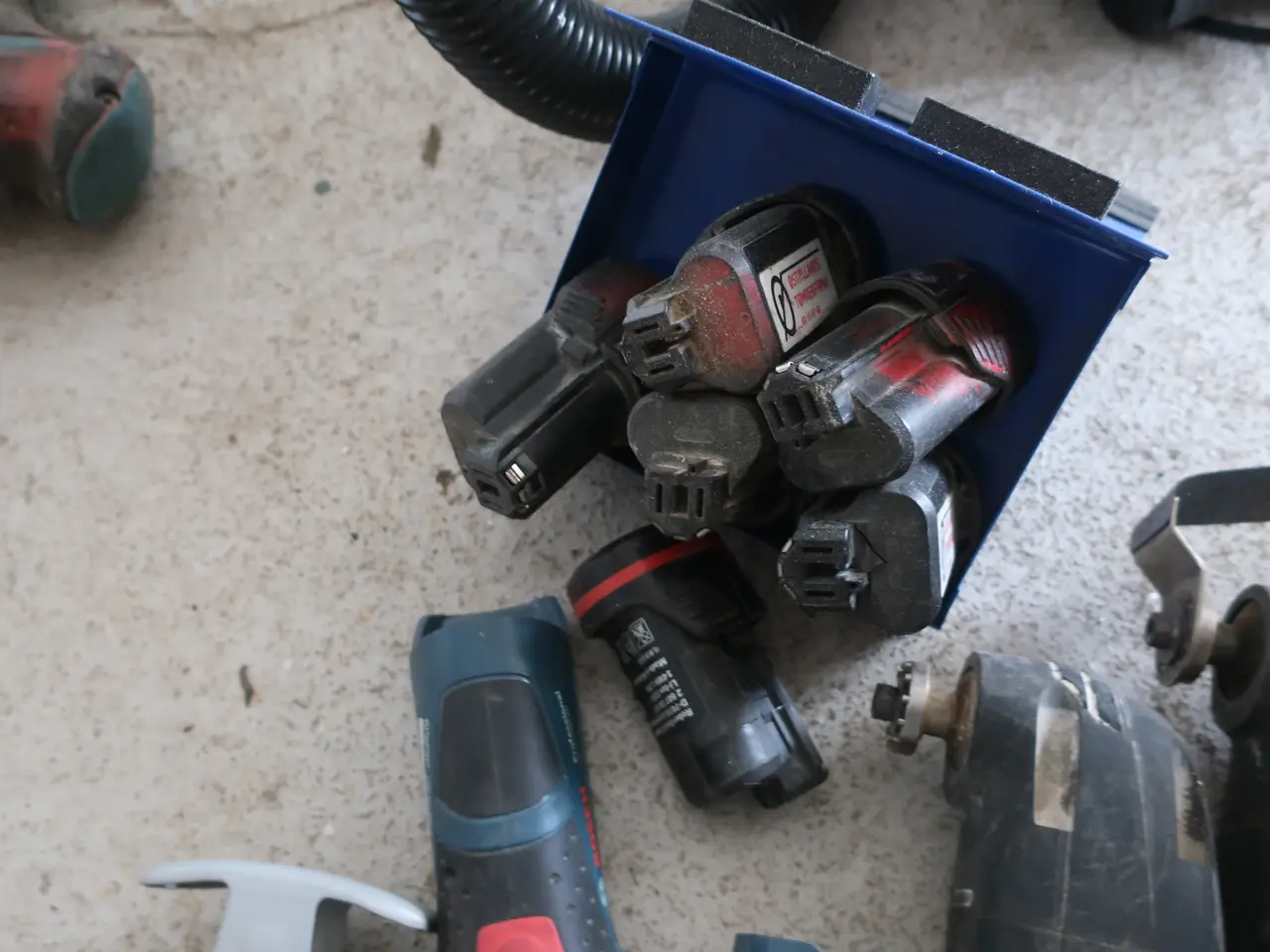 Billede 4 - Bajonetsav, 2 stk. lamper, 3 stk. multicuttere samt batterier