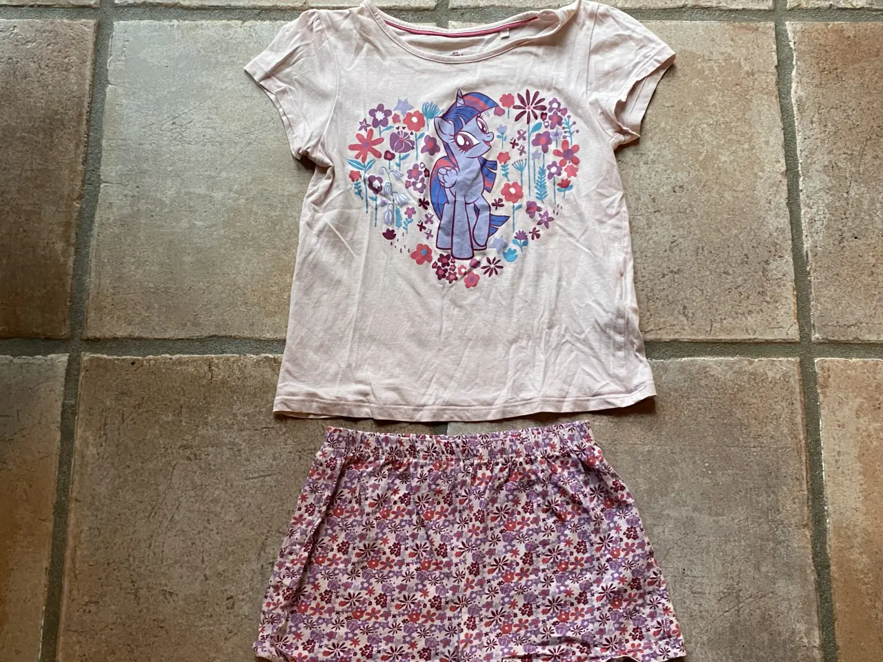 Billede 5 - Pompdelux kjole. 122/ 128. shorts mm
