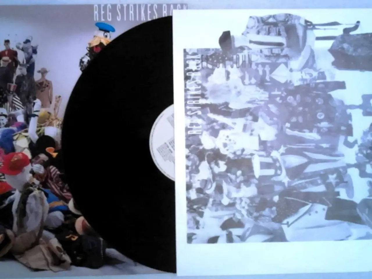 Billede 5 - Elton John, Reg Strikes Back LP