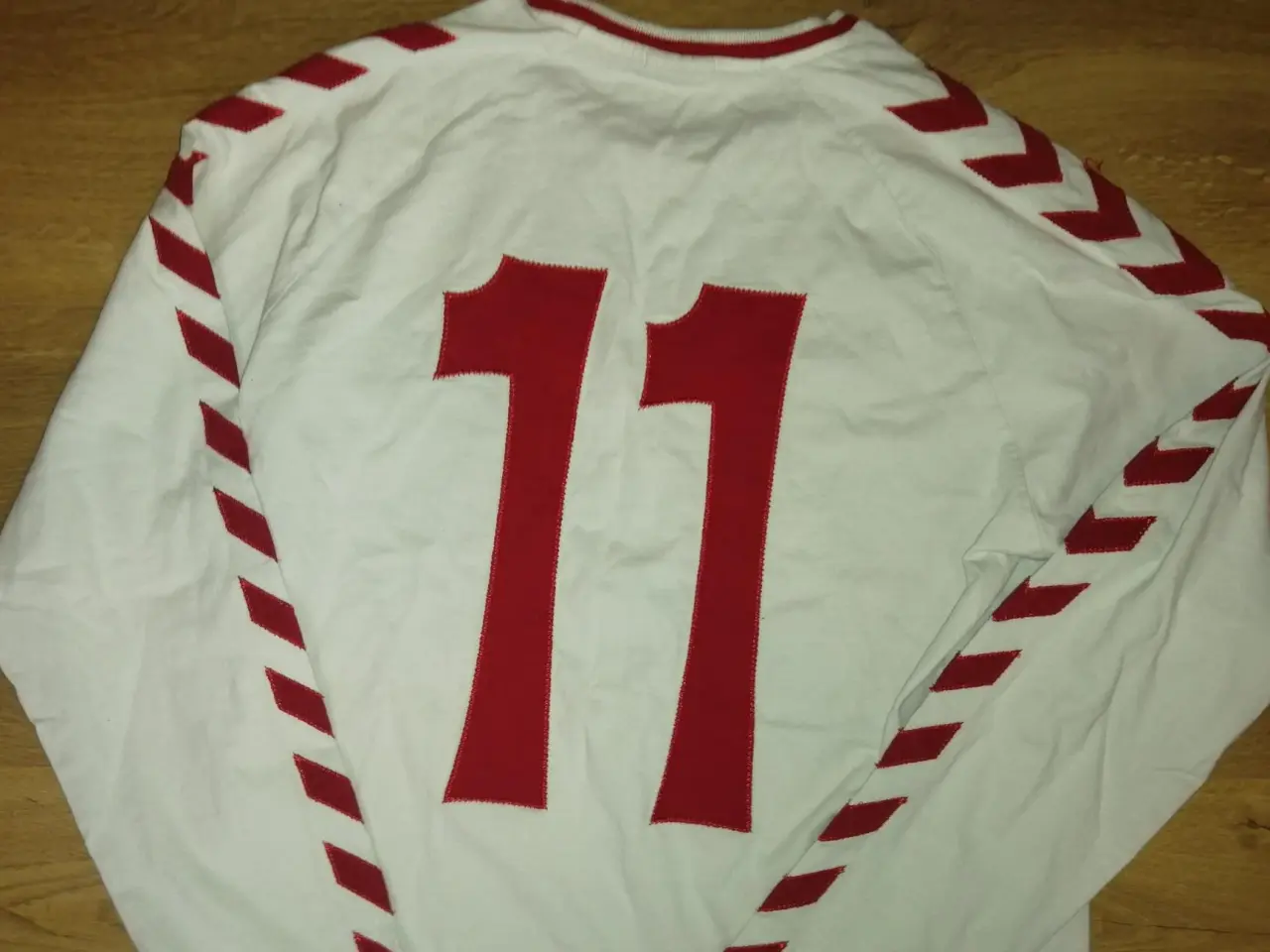 Billede 1 - DANMARK NR 11 RETRO TRØJE, SAMLEOBJEKT, STR. XL