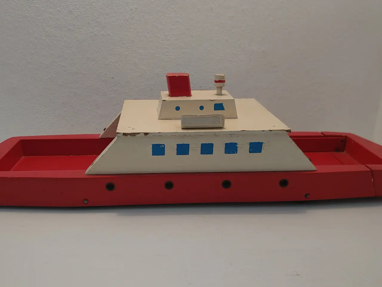 Billede 3 - Fængselslegetøj:Stor træfærge med rampe. Ca.1950