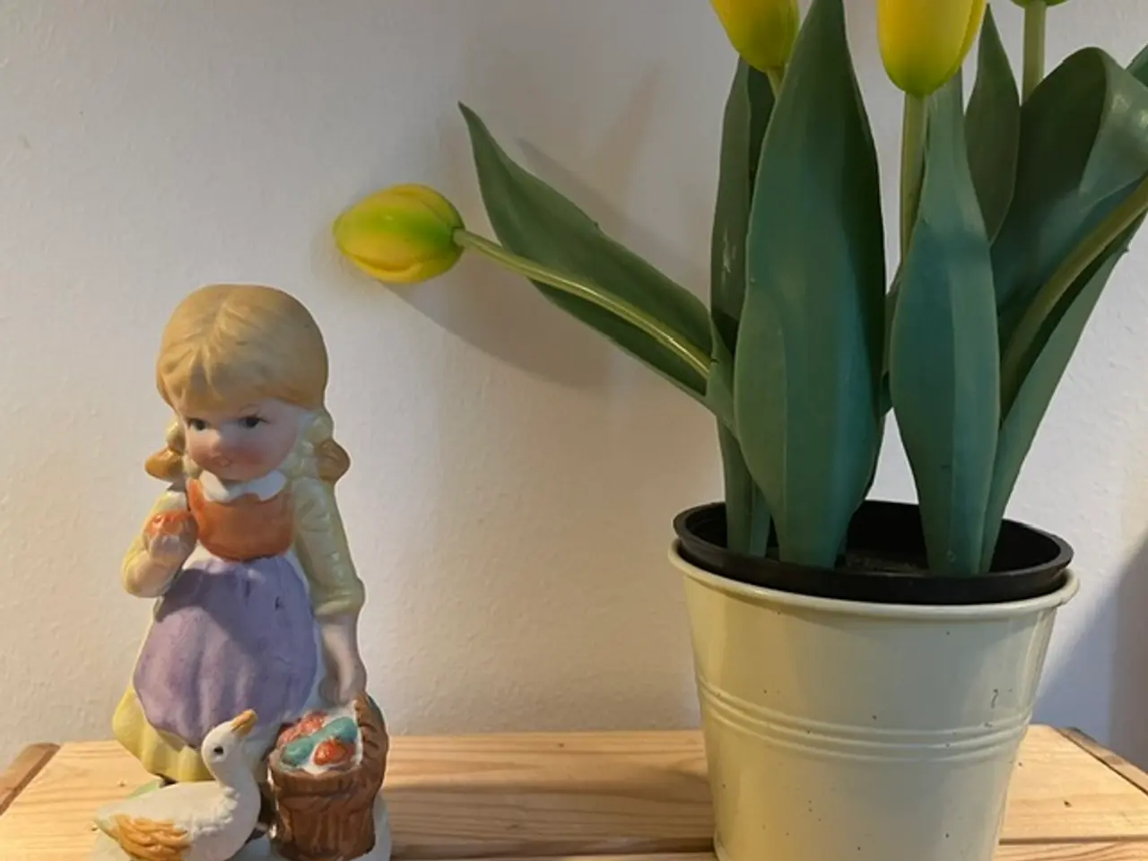 Billede 4 - Vintage porcelænsfigur – Pige med kurv og and