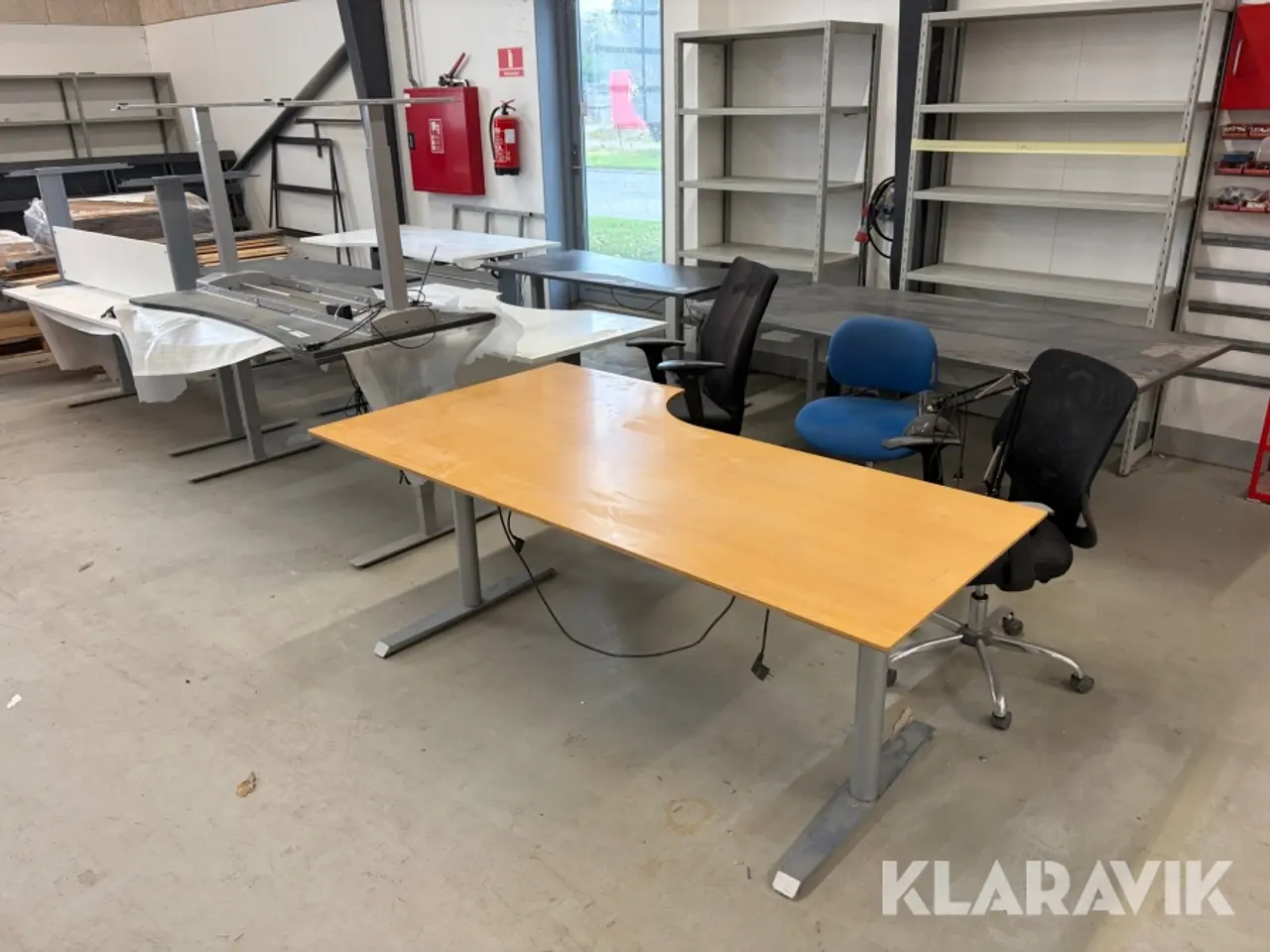 Billede 1 - Hæve/sænkeborde Blandet 10 styk + 3 kontorstole