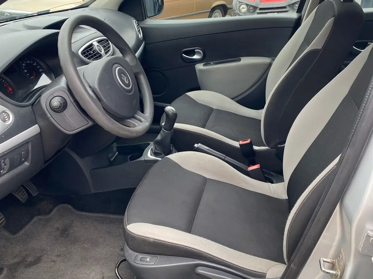 Billede 8 - Renault Clio 1,2 16V Avantage 75HK 5d