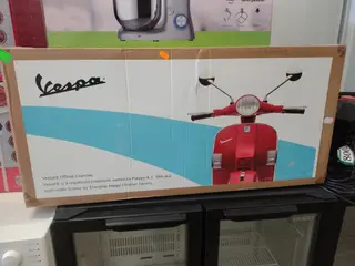 Vespa legetøjsscooter, ubrugt Hvid