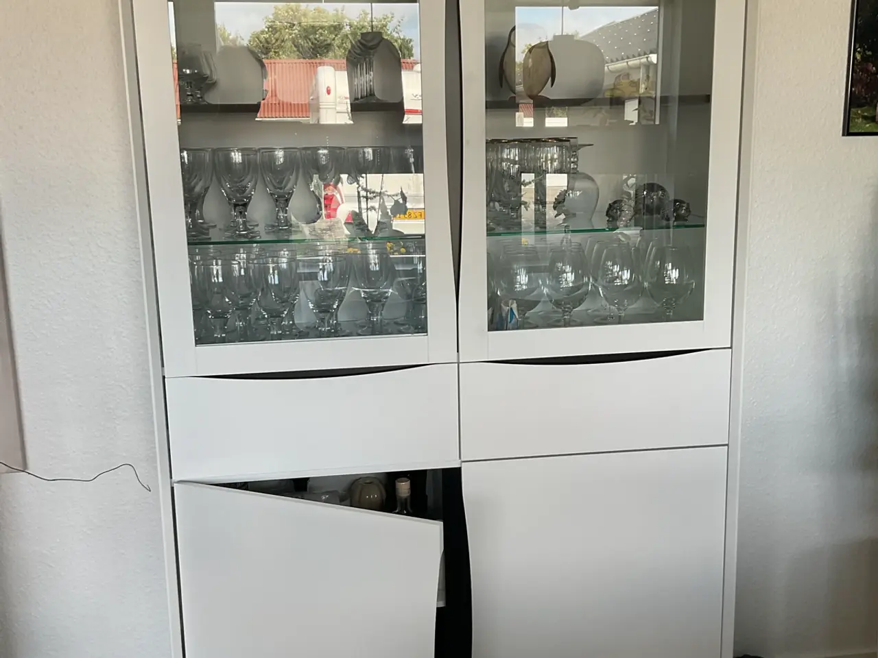 Billede 1 - Høj Vitrine skab